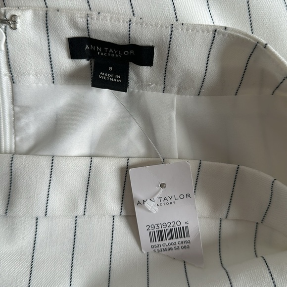 Ann Taylor white pinstripe front slit pencil skirt women’s 8 - Picture 2 of 10